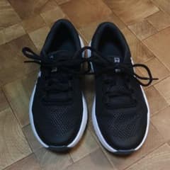 Under Armour ブラック スニーカーのサムネイル