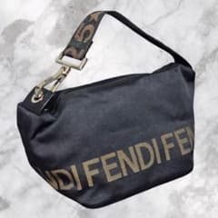 O*n様 FENDI フェンディ ロゴ入り ワンショルダーバッグ ナイロン O*n様 FENDI フェンディ ロゴ入り ワンショルダーバッグ ナイロン