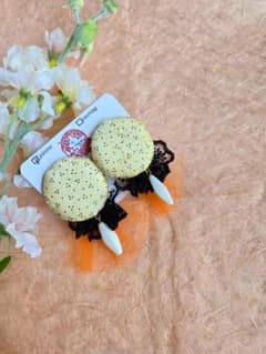 大正ロマンを纏う 着物リメイク和モダンチュールピアス　黒ドット柄のサムネイル