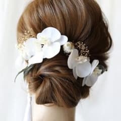 ミニ胡蝶蘭とかすみ草のヘッドドレス/ヘアアクセサリーのサムネイル