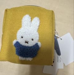 ミッフィー 刺繍ポーチ miffy ミニポーチ イエロー　カラフルサガラのサムネイル