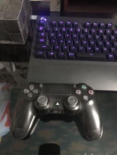 ps4純正ワイヤレスコントローラーのサムネイル