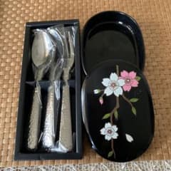 桜柄 カトラリーセット 爪楊枝入れ付き。新品 - メルカリ
