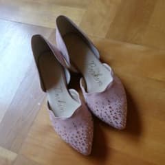 【新品】スタッズ付きパンプスのサムネイル
