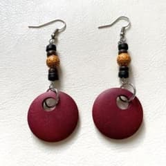 ブラック レッド ピアス ハンドメイド ビーズ 個性的のサムネイル