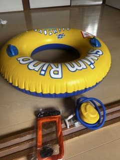 浮き輪 ハンドル付き ポンプ 防水ケース付のサムネイル