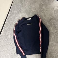 HOLLISTER ネイビー トレーナー Mサイズのサムネイル