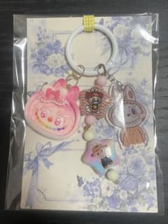 ハンドメイドキーホルダー❤︎ラブブ❤︎のサムネイル