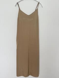 ユニクロ　ベージュ キャミワンピースのサムネイル