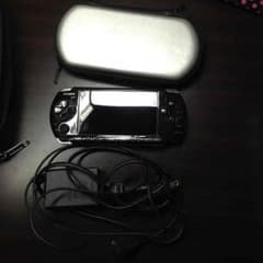 PSP3,000本体SDカード付き！！のサムネイル