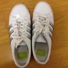 値下げ adidas スニーカーのサムネイル