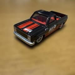 ホットウィール　'83 シェビー・シルバラード ボーラ仕様のサムネイル
