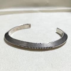 ヴィンテージ ナバホ STERLING トライアングルバングル vintage - メルカリ