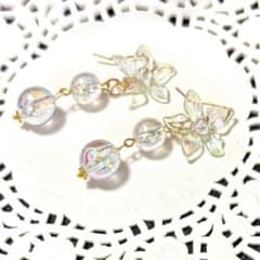 キラキラお花にユラユラしゃぼん玉のサージカルステンレスピアスのサムネイル