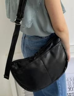 ローリーズファーム ハーフムーンショルダーBAGのサムネイル
