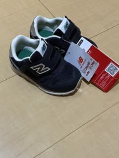 新品タグ付き New Balance 373 13cmのサムネイル