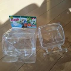 小鳥の餌いれのサムネイル