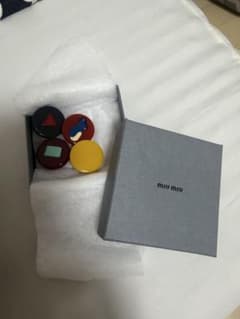 MIU MIU ブローチ 4点セットのサムネイル
