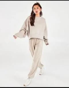 日本未発売　NIKE　エッセンシャル　スウェット　セットアップのサムネイル