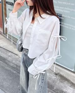 袖リボン ショート丈シャツ 白 クロップド 韓国系 美品　イング　INGNIのサムネイル