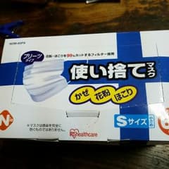 使い捨てマスクのサムネイル