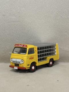 トミカリミテッドヴィンテージ ニッサン キャブオール ルートカー コカ