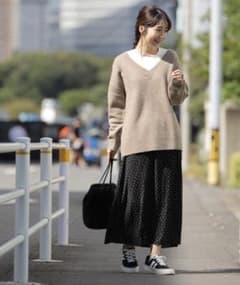 【美品】総柄ロングスカート　黒ドット　Mサイズのサムネイル