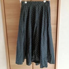 UNIQLO　ドッドブラックフレアスカートのサムネイル