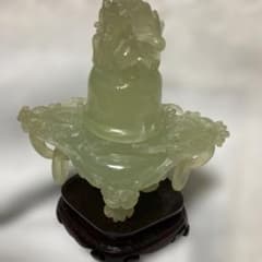 翡翠製彫刻置物 木製台座付き - メルカリ