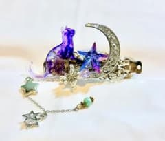 猫と月と星のレジンバレッタ ヘアアクセサリーのサムネイル