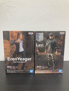 Attack Titan Figure Set: Eren & Levi (2 figures)
