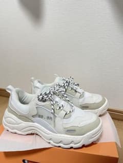 23.65スニーカーのサムネイル