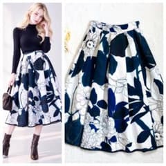 美品》Sov. オリジナル花柄プリントフレアスカート サテンパイピング 