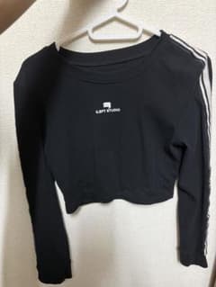 黒い服のサムネイル