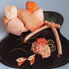 【七五三No.61】かのこ、前髪飾り、簪 3セット（淡桃橙絞り） 七五三No.61】かのこ、前髪飾り、簪 3セット（淡桃橙絞り） - メルカリ