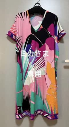 【美品】レオナール　Vネックプリントワンピース&チュニックブラウス 美品】レオナール Vネックプリントワンピース&チュニックブラウス