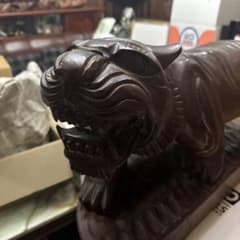 木製虎の彫刻 置物 - メルカリ
