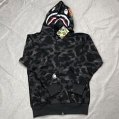 A BATHING APE シャークパーカー カモ柄 黒系 Mのサムネイル