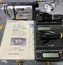 ソニー ビデオカメラDCR-TRV30ミニDV仕様機 作動機 画面劣化無し美品！ ソニー ビデオカメラ DCR-TRV30 ミニDVテープ 液晶画面劣化無し作動機