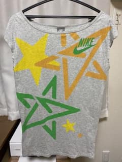【値下げしました】 NIKE Tシャツ　レディース　Mサイズのサムネイル