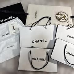 CHANEL ショッパー　ピンバッチ　ポーチのサムネイル