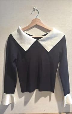 m♡様専用　【美品❤️】白の大きな 襟付き ニット フレア袖のサムネイル