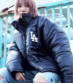 MLB ドジャース リバーシブル ボア ダウン ジャケット LA - メルカリ