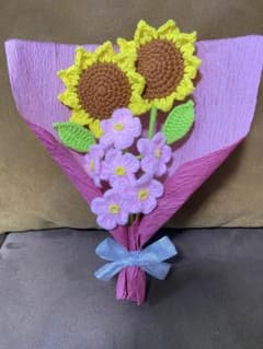ハンドメイド　かぎ針編みのひまわりとピンクの花のブーケ　枯れないフラワー送料無料のサムネイル