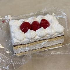 kikisquishy 3連いちご ケーキ Lサイズ とろりバター スクイーズのサムネイル