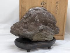 G*o様 武芸川石 寂蓮法師 紋様石　鑑賞石 水石 　文化財級　小林宗閑箱書き 揖斐川石 檜舞台 小林宗閑箱書 鑑賞石 水石 盆石 盆栽木製台座 - メルカリ