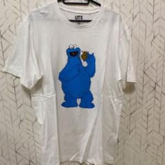 ユニクロ KAWS Tシャツのサムネイル