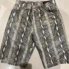 パイソン柄　ハーフパンツのサムネイル