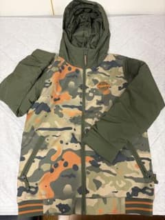 BURTON バートン スノーボードジャケット キッズM 迷彩柄 アウターのサムネイル