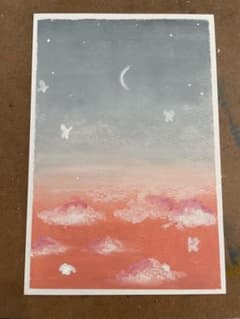 オイルパステル画　夕暮れと月と蝶々のサムネイル